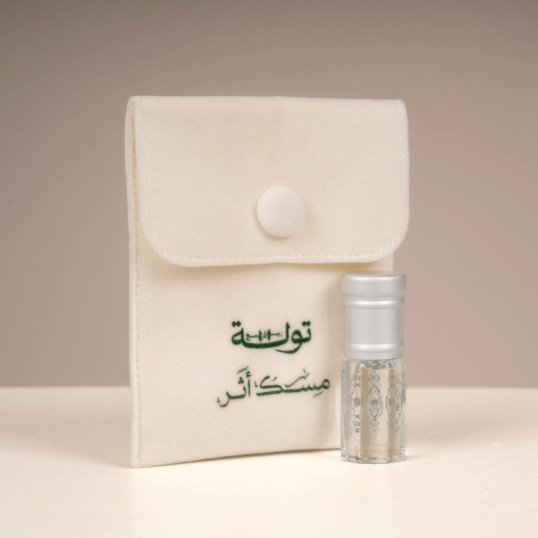 المسك أم دهن العود؟ متى تختار كل نوع من الأدهان العطرية؟